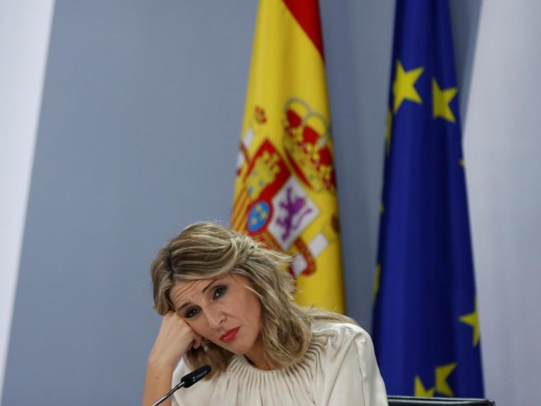 Las ministras de Podemos Yolanda Díaz Pérez e Irene Montero Gil rechazan el envío de armas a Ucrania contra Rusia porque «España es el país del ‘no a la guerra'»