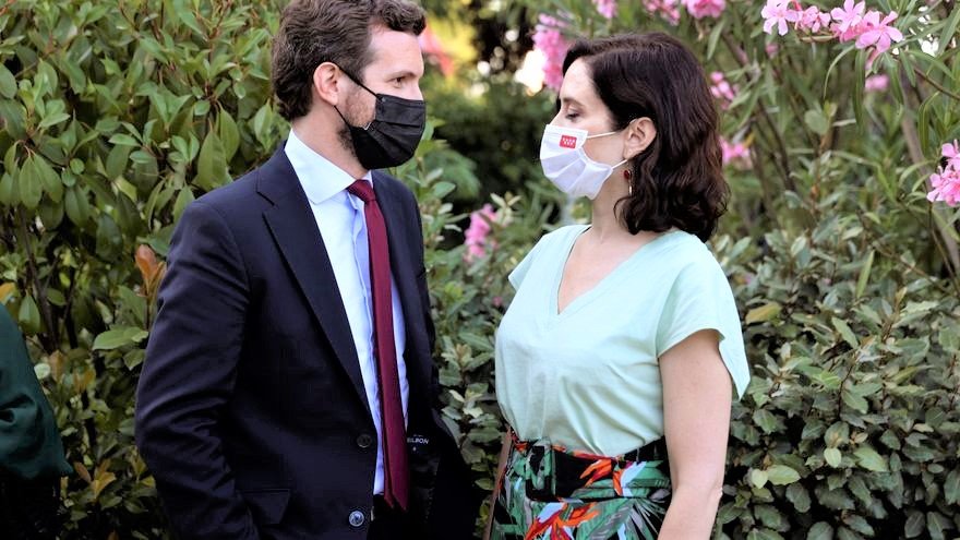 FOTOGRAFÍA. MADRID (ESPAÑA), NOVIEMBRE DE 2021. El presidente del PP, Pablo Casado Blanco (i) y la presidente del PP en Madrid, Isabel Díaz Ayuso (d). Efe