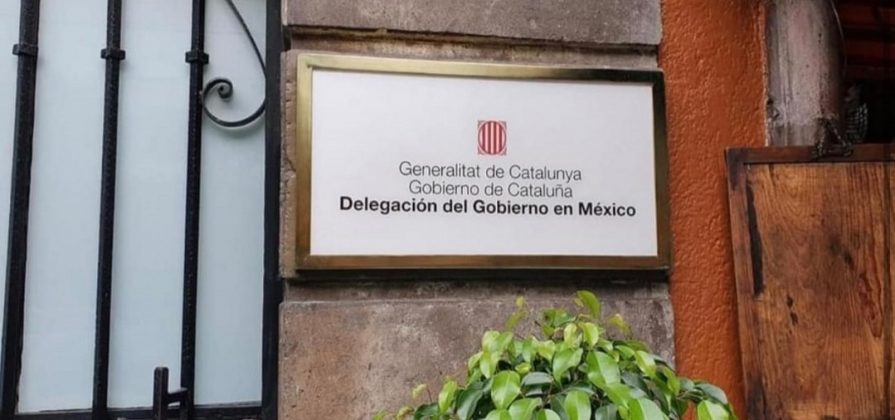FOTOGRAFÍA. MÉXICO, 27.11.2021. Proposición de Ley de VOX para cerrar embajadas separatistas del Majestic (PP). Vista de una embajada de la República Catalana en México, las llamadas «Delegaciones de la Generalidad de Cataluña», que el separatismo crea fuera de las fronteras del Reino de España y en el territorio nacional en marco de su plan llamado «Acción Exterior», para la promoción del Proceso separatista (Procés), que no es nada más que el odio a España y a lo español. Lasvocesdelpueblo (Ñ Pueblo)