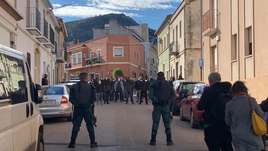 FOTOGRAFÍA. PEDREGUER ((ESPAÑA), 27.11.2021. Los violentos de ARRAN, banda extremista separatista contra VOX en Alicante. Ñ Pueblo