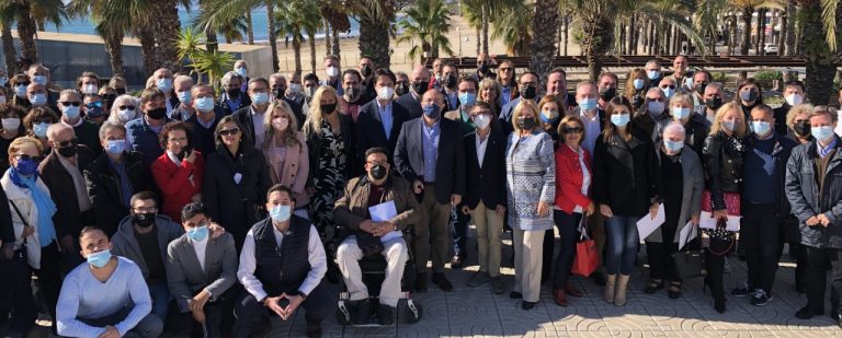 Un PP al borde de la desaparición en Cataluña entrega diplomas a 75 afiliados en Salou (Tarragona)