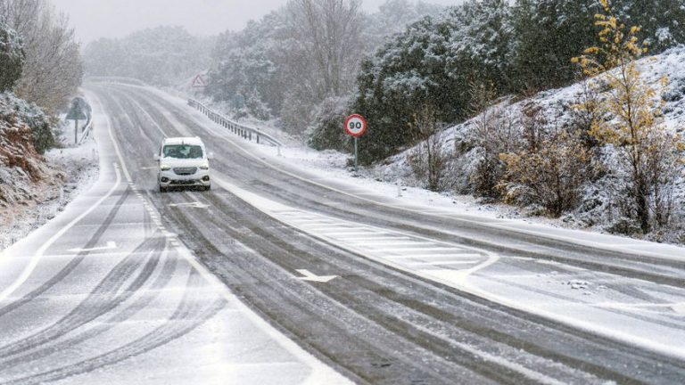 Nieve, lluvias torrenciales y un ambiente muy frío con mínimas de hasta 12 grados bajo cero en España