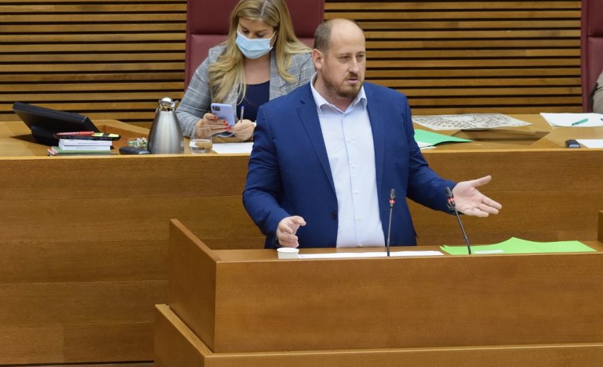 FOTOGRAFÍA. VALENCIA (ESPAÑA), 11.11.2021. El diputado del Grupo Parlamentario VOX Cortes Valencianas, David García Gomís, durante un Pleno de las Cortes Valencianas. (Ñ Pueblo)