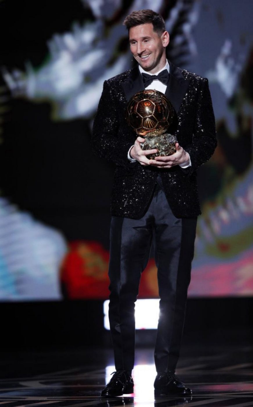 FOTOGRAFÍA. PARÍS (FRANCIA), 29.11.2021. Leo Messi gana el balón de otro 2021. Efe