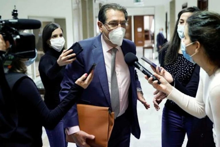 PP, ultraizquierda Podemos y PSOE se reparten sillas en el Tribunal Constitucional: VOX, Cs y parte de la izquierda no participan en este «escándalo» de «opera bufa»