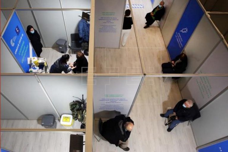 Grecia reduce de 10 a 5 días el confinamiento de «vacunados» y «no vacunados» ante amenaza de que se paralice el país