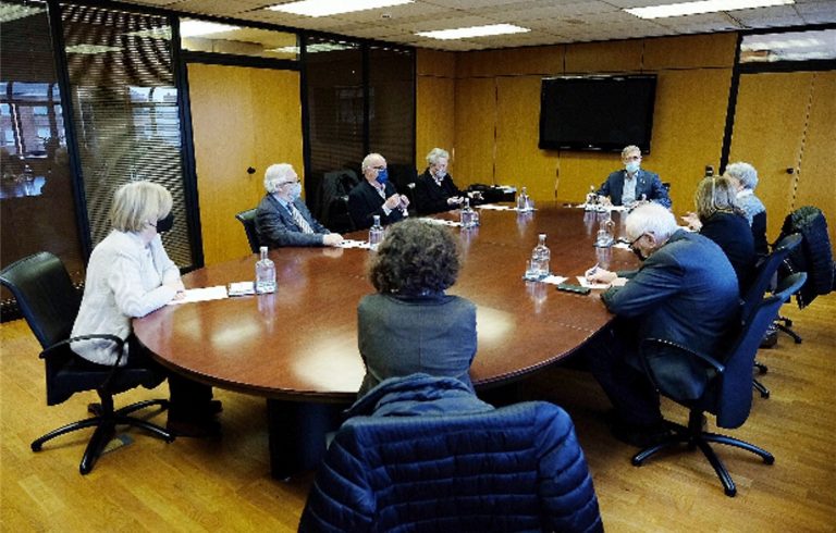 Consejería y exconsejeros de Educación defiende la imposición del catalán en un comunicado conjunto