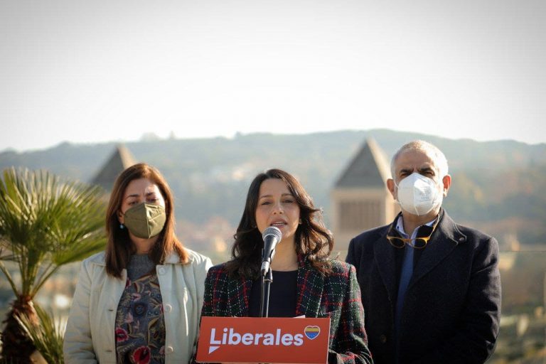 Arrimadas: «Es inaudito que el Gobierno esté apoyando una manifestación que tiene como objetivo callar y silenciar a las familias que piden defender sus derechos»