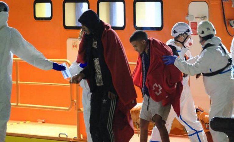 Llegan a España 415 inmigrantes ilegales en 7 embarcaciones