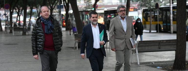 JxCat se querella contra el PP por opinar sobre «adoctrinamiento escolar» y «segregación lingüística» en Cataluña