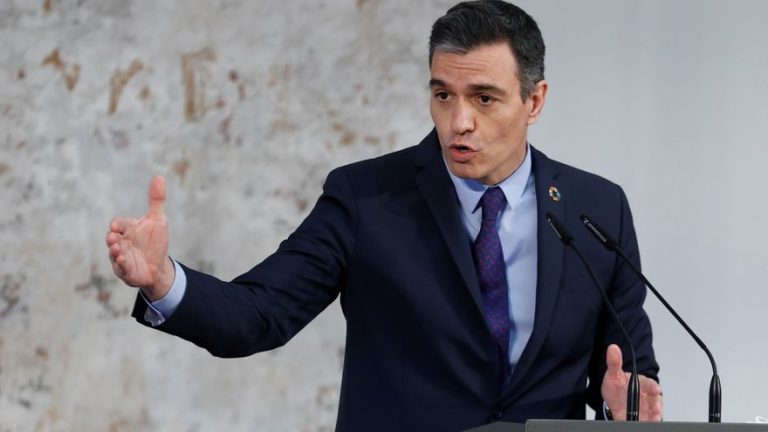 Sánchez y Batet: «Quien discute el cumplimiento de la Constitución pretende situarse por encima de ella»