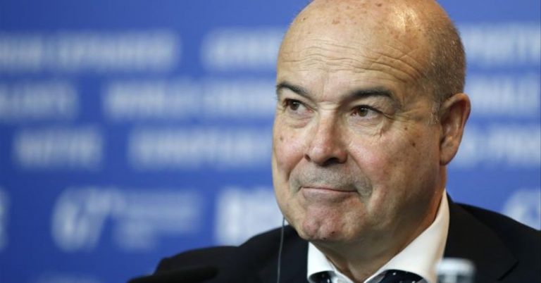 El actor Antonio Fernández Resines, vacunado con 3 dosis, ingresado en la UCI por COVID