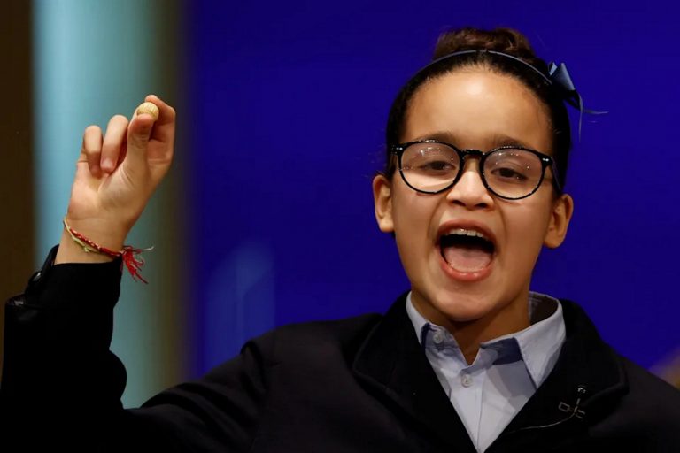 El Gordo de la Lotería de Navidad 86.148 cae en Atocha, Las Palmas, Santoña y Ayamonte