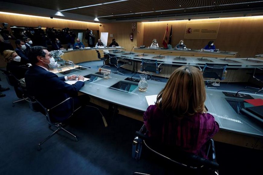 FOTOGRAFÍA. MADRID (ESPAÑA), 23.12.2021. La patronal CEOE y CEPYME, los sindicatos CCOO y UGT, y el Gobierno. Efe
