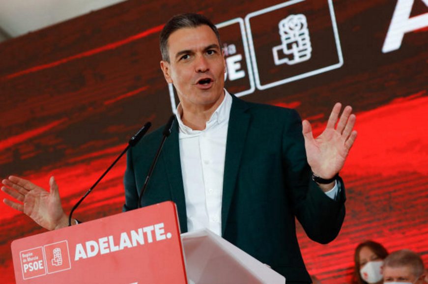 FOTOGRAFÍA. MURCIA (ESPAÑA), 05.12.2021. El secretario general del PSOE y presidente del gobierno, Pedro Sánchez (i). Efe (3)