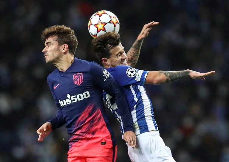 El Atlético no falla entre la desconfianza ante el Oporto y pasa a los octavos de final de la «Champions» (1-3)