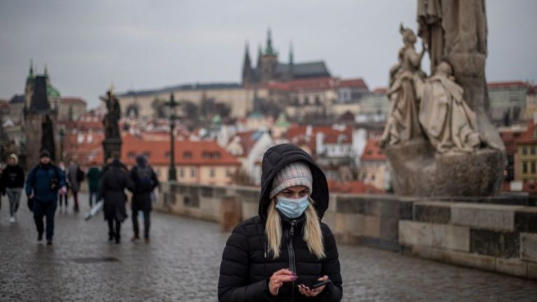 El Gobierno bipartito de populistas y socialdemócratas de República Checa decreta vacunación obligatoria y cierre de mercadillos navideños