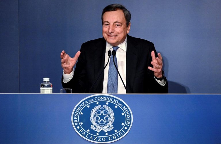 El régimen fascista de Mario Draghi impone multas a mayores de 50 años que rechazan la vacuna COVID en Italia