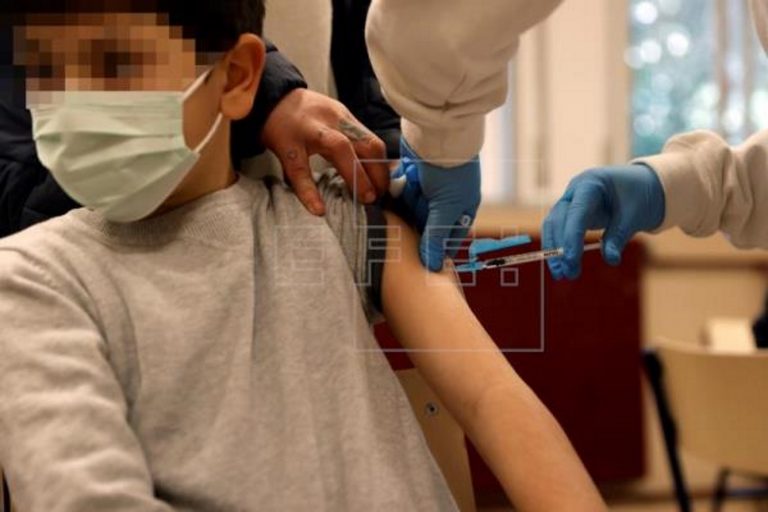 El Tribunal deniega suspender cautelarmente la vacunación de niños solicitada por Liberum en Extremadura