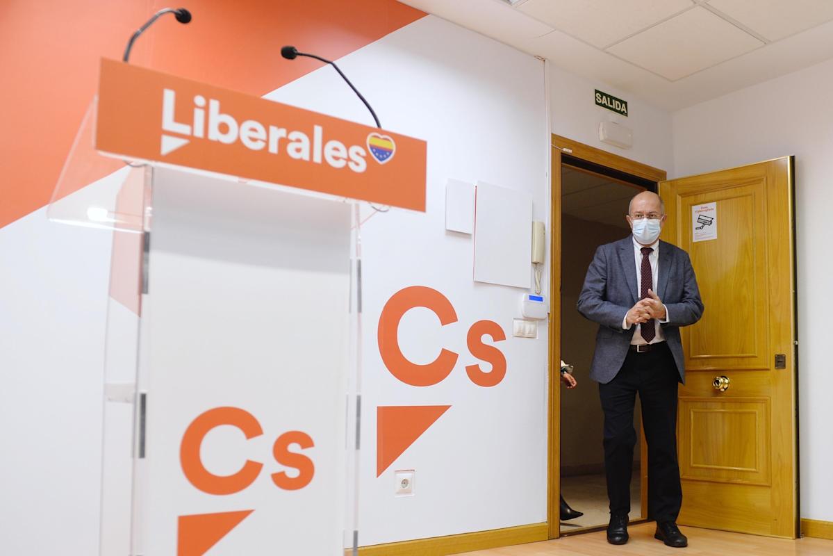FOTOGRAFÍA. VALLADOLID (ESPAÑA), 27.12.2021. El candidato de Cs a la Presidencia de la Junta de Castilla y León, Francisco Igea Arisqueta, a su llegada a la rueda de prensa. Efe (1)
