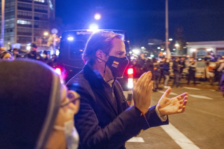 VOX arropa a los vecinos de la Meridiana de Barcelona, víctimas de 628 cortes por parte de «pseudodelincuentes separatistas»