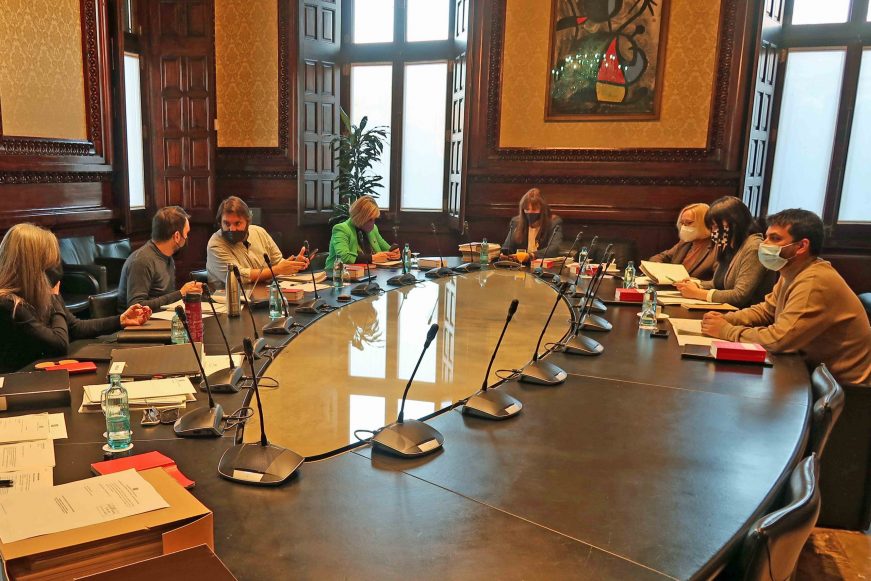 FOTOGRAFÍA. BARCELONA (ESPAÑA), 18.01.2022. Vista de los miembros de la Mesa del Parlamento de Cataluña, reunidos este martes. Parlamento de Cataluña. (Ñ Pueblo)