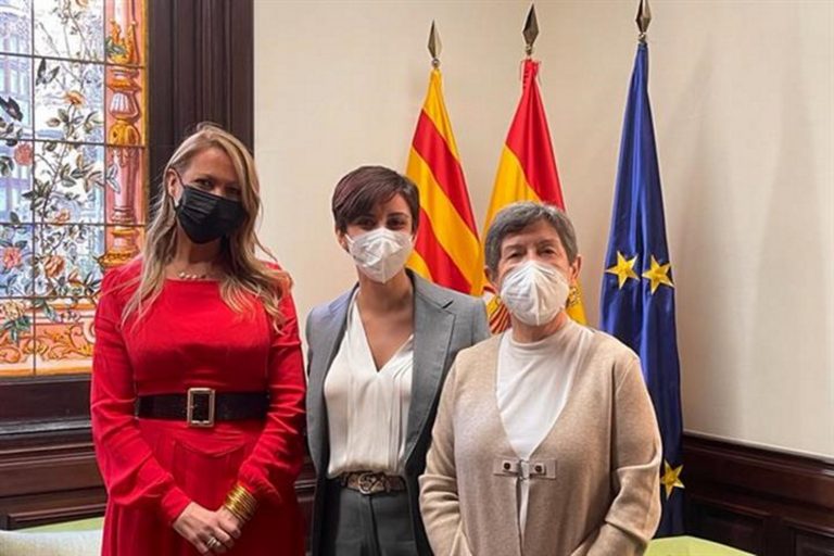 María Eugènia Gay promete el cargo en Cataluña con el compromiso de «preservar el Estado de Derecho y servir a la ciudadanía»