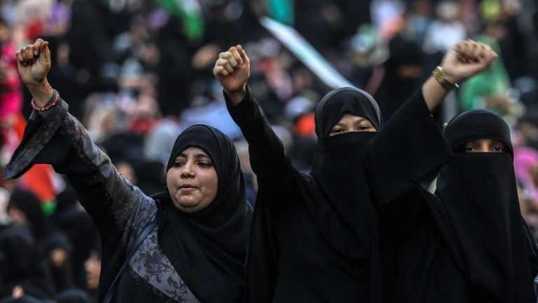 Cataluña| Prisión y multa para conductor de TMB por racismo y odio hacia inmigrantes magrebíes: «Quería vivir gratis». «Debía volver a tu país» e intentar sacar quitar el velo y forcejeos con hijos de ella