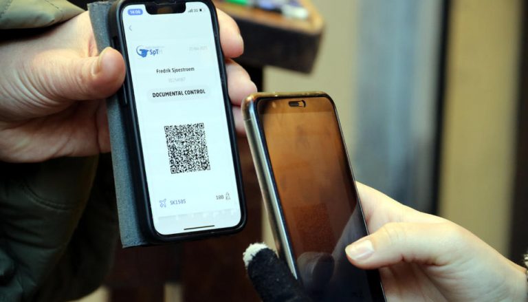 Aragonès retira el Pasaporte Nazi en Cataluña y reconoce el fracaso de la media