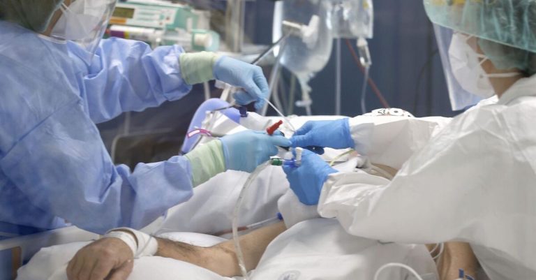 España| El aumento de la covid-19 acelera la ocupación hospitalaria, ya en el 7,79 %
