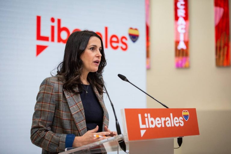 Arrimadas: «Pedimos al Gobierno que apruebe medidas para subvencionar el impuesto de actividades económicas para las empresas afectadas por las restricciones de la pandemia»