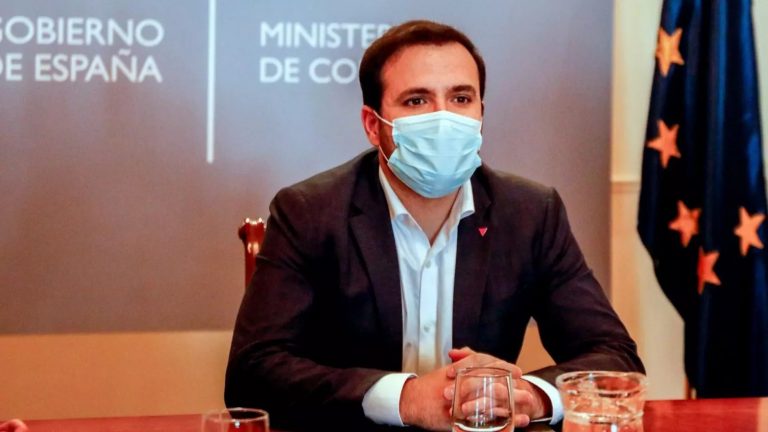 Ministro de Consumo Alberto Garzón: «Es necesario frenar y limitar» la ganadería «para proteger el planeta»