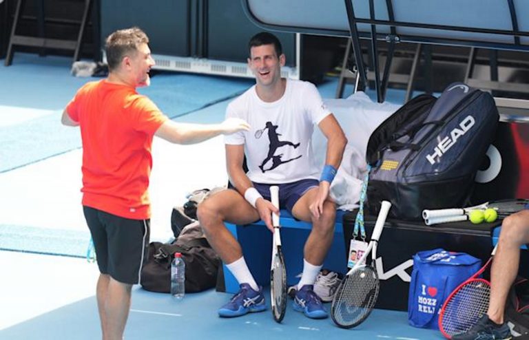 Novak Djokovic: «Me sentí obligado a acudir a la entrevista con COVID pero mantuve distancia social y mascarilla. Cometí un error de juicio y admito que tuve que posponer la cita»