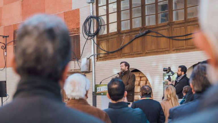 Iván Espinosa de los Monteros y de Simón:  «VOX llega al 13F dispuesto a sembrar de esperanza a esta tierra abandonada por el PP y PSOE»