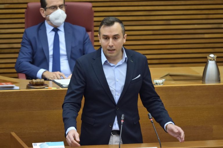 Pascual (VOX) denuncia el «ataque partidista» que sufre desde los informativos de Radiotelevisión Valenciana (À Punt)