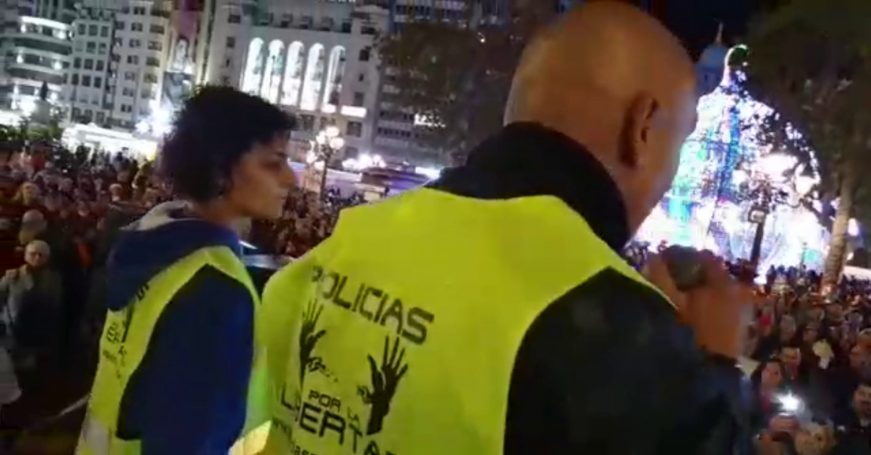 FOTOGRAFÍA. VALENCIA (ESPAÑA), 26.12.2021. Más de 15.000 personas protestan en el centro de Valencia contra la instauración totalitaria del Pasaporte COVID. Ñ Pueblo