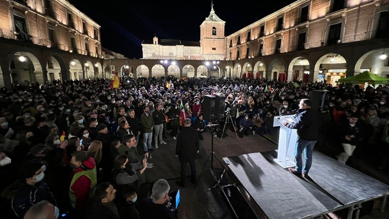 Abascal (VOX) a Pablo Casado (PP): «El que tiene fotos con Vladímir Putin (Rusia) es José María Aznar (PP)»
