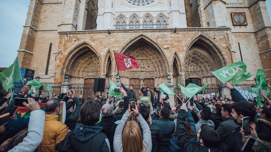 FOTOGRAFÍA. LEÓN (ESPAÑA), 10.02.2022. Santiago Abascal Conde, arropa al candidato del partido Juan García-Gallardo Frings. Ñ Pueblo.