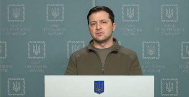 El presidente Volodímir Zelenski: «Nuestras muchachas y muchachos, defensores de Ucrania, no le permitieron al enemigo ruso su operativo de invasión en el primer día»