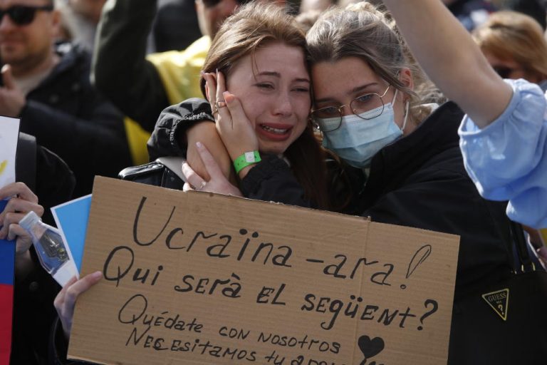 Ucranianos desde Barcelona: «La UE lleva años con las mismas sanciones que no sirven de nada»
