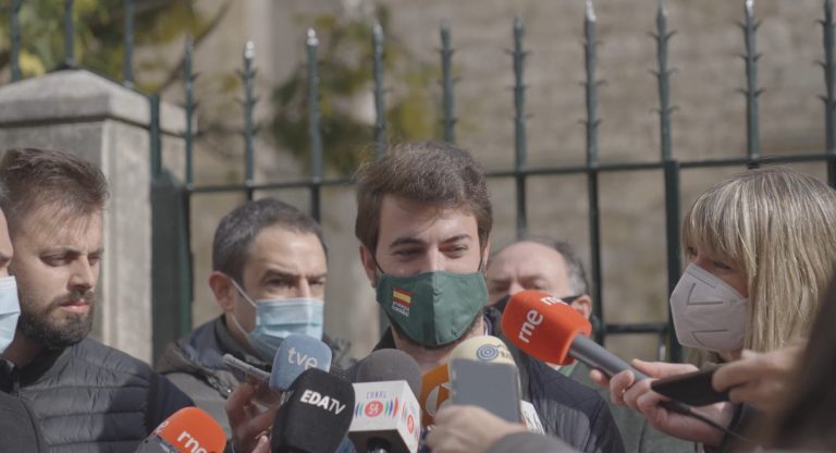 El candidato Frings (VOX) tras votar: «No quiero vender la piel del oso antes de cazarlo»