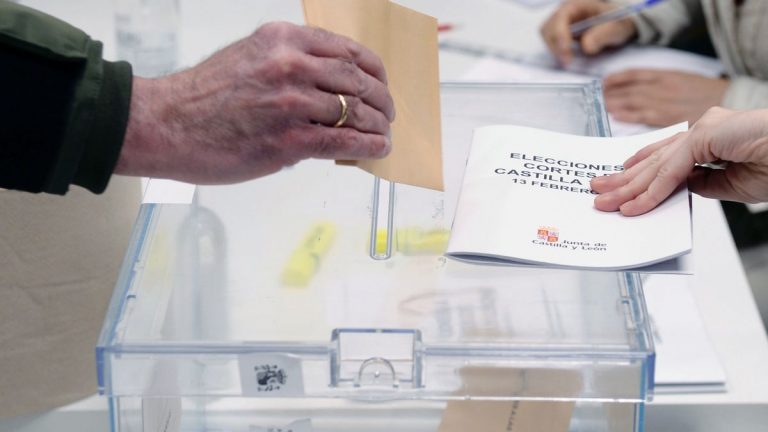 La suma entre PP y Vox: única fórmula de gobernabilidad en Castilla y León ante éxito electoral de VOX y debacle de Cs y Podemos