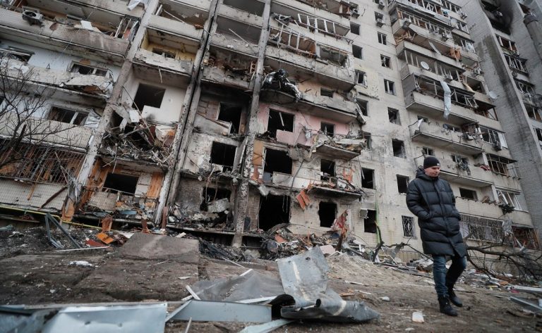 Human Rights Watch denuncia que una bomba de racimo mató a 4 personas en hospital de Ucrania