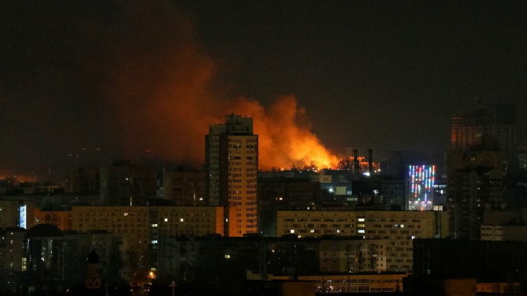 Invasión rusa en Ucrania: Temor por la toma de Kiev y el occidente sanciona a Vladimir Putin y Serguéi Lavrov