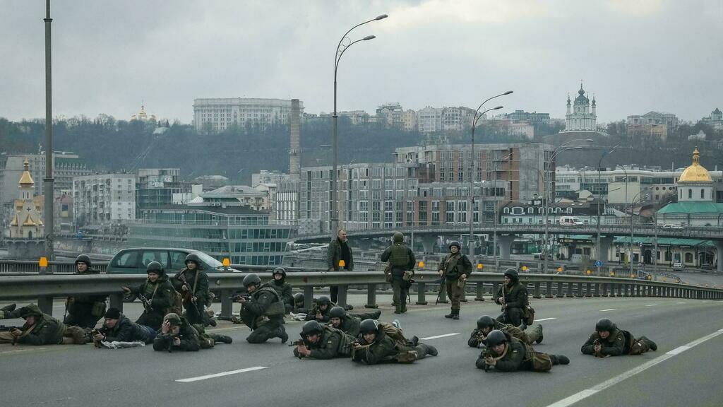 FOTOGRAFÍA. KIEV (UCRANIA), 25.02.2022. Segunda jornada de la invasión rusa en Ucrania. Las tropas de Rusia se se están aproximando a la capital de Ucrania. Afp. (1)