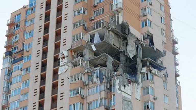 Invasión rusa en Ucrania: Kiev registra 35 heridos durante la noche del 25F: «Sobreviviremos» porque «la justicia está de nuestro lado»