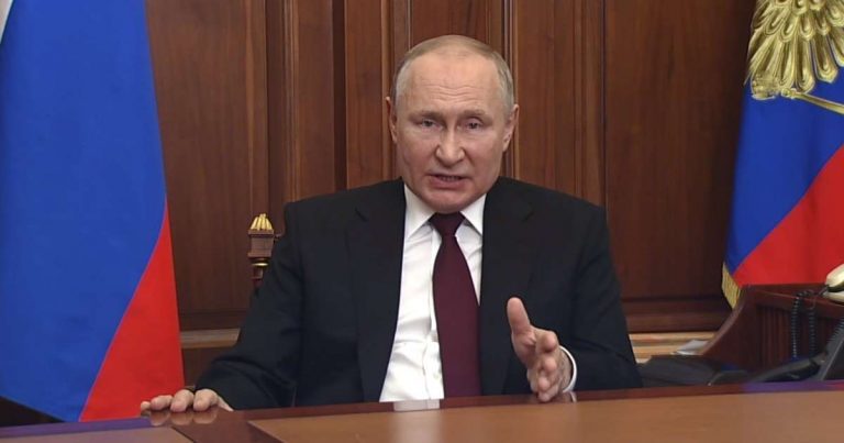 Putin ordena a las empresas rusas convertir el 80 % de sus ingresos en rublos ante sanciones por la invasión rusa de Ucrania