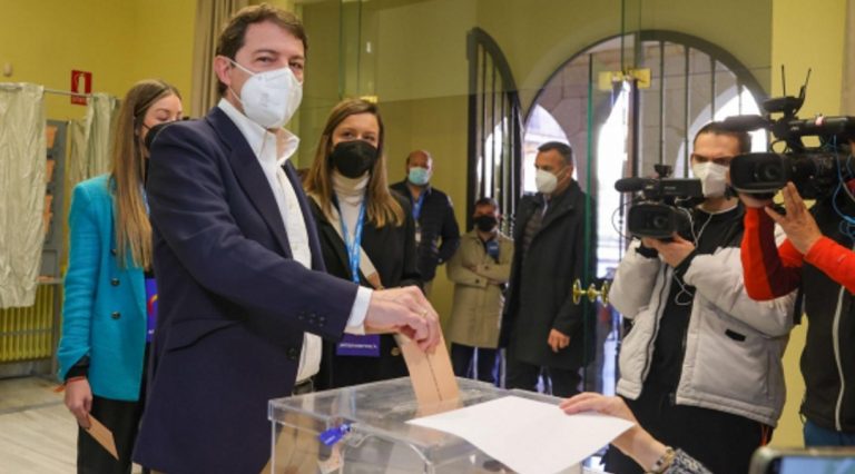 Mañueco (Pp) tras votar: «Génova 13 (Pablo Casado) seguirá en Génova 13 y yo seguiré aquí» en Castilla y león