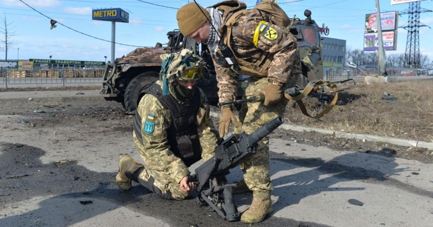FOTOGRAFÍA. UCRANIA, 26.02.2022. Invasión rusa de Ucrania. Los valientes soldados y reservistas del Ejército de Ucrania y voluntarios del pueblo de Ucrania . AP (2)