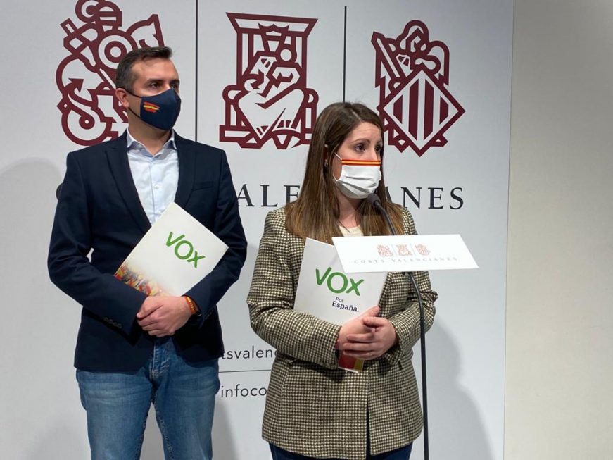 FOTOGRAFÍA. VALENCIA (ESPAÑA), 01.02.2022. La Portavoz del Grupo Parlamentario VOX en las Cortes Valencianas, Ana Vega Campos (d). Lasvocesdelpueblo (Ñ Pueblo)